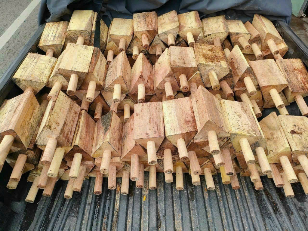 Gỗ nêm chặn bánh