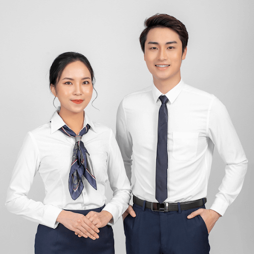 Nhân viên mặc đồng phục