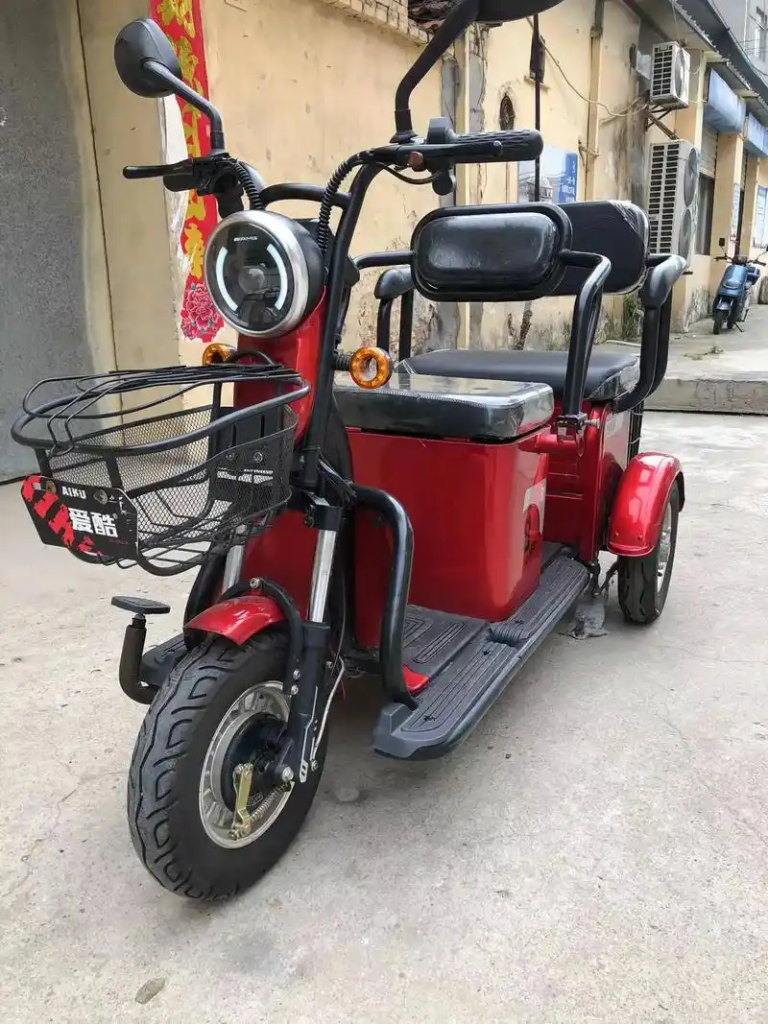 xe tay ga ba bánh cho người già