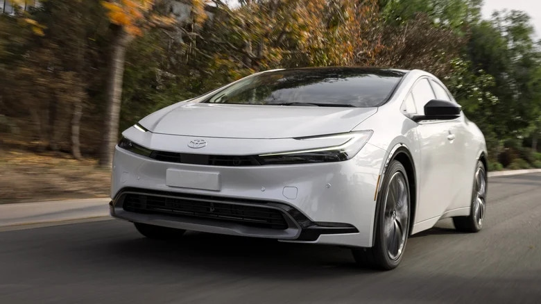 Giá Vận Chuyển Xe Ô Tô Hybrid Đi Bắc Nam