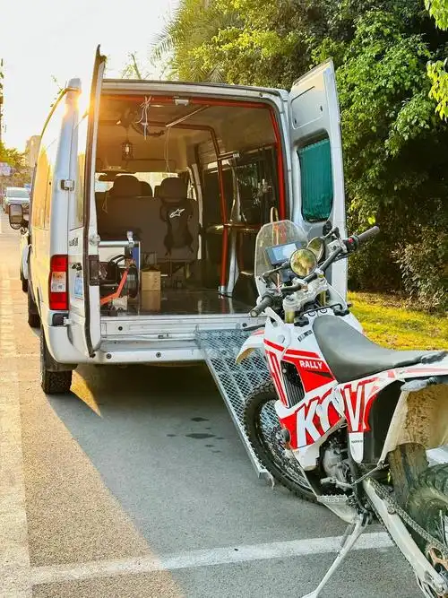 Có Nên Gửi Xe Máy Chung Với Hàng Hóa Khác?