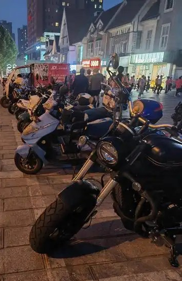 Gửi xe máy vào ban đêm